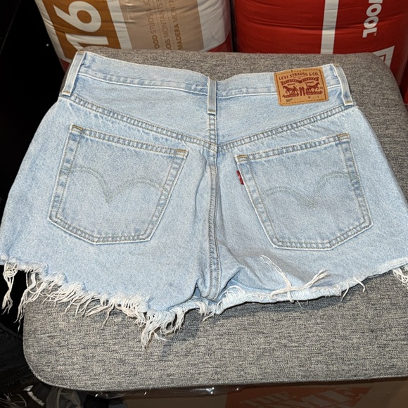 Levi 501 Shorts - Picture 2 of 3